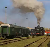 Beim Tag der offenen Tür im Bahnbetriebswerk Weimar am 10.10.2015 konnte man auf der 52 8154-8 Führerstands-Mitfahrten machen. 