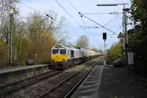 077 018-5 bespannte am wahrscheinlich letzten angenehm warmen Tag des Jahres in Oberbayern den samstags verkehrenden Gaskesselzug samt Gips-Wagen von Burghausen nach München Nord Rbf. (Poing am 04.11.17)