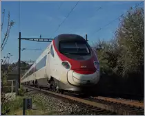 Immerhin, von hinten, zeigte sich SBB ETR 610 (RABe 503) als EC 36 von Milano nach Genève unterwegs etwas anständiger.
Bei Lutry, km 5.8, am 3 Nov. 2017