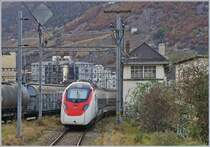 In Martigny ist der RABe 501 002 (UIC 93 85 0 501 002-6) Giruno abgestellt und wartet auf weitere Testfahrten.
30. Okt. 2017