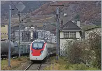 In Martigny ist der RABe 501 002 (UIC 93 85 0 501 002-6) Giruno abgestellt und wartet auf weitere Testfahrten.
30. Okt. 2017