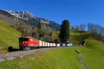 Ge 6/6 II 701 mit einem Güterzug am 03.11.2017 bei Saas.