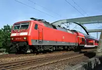 Diese schicke 120 204-3 als RE1 kommend aus Schwerin unterwegs, bei der Einfahrt am Bahnhof Büchen. Büchener Eisenbahnbrücke 18.07.2017