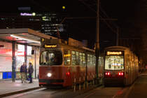 E2 4066 mit c5 1466 und B 667 auf der Linie 31 in der End- und Anfangshaltestelle Schottenring, 04.11.2017