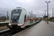 DBpbzfa 668.2 mit Schublok 146 558-2 DB als IC 2046 (Linie 55) von Dresden Hbf nach Köln Hbf, bedingt durch Sturmschäden von  Xavier  nur bis Magdeburg Hbf, erreicht Halle(Saale)Hbf auf Gleis 2. [7.10.2017 | 9:09 Uhr]