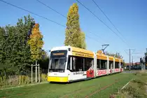 Straßenbahn Mainz / Mainzelbahn: Stadler Rail Variobahn der MVG Mainz - Wagen 225, aufgenommen im Oktober 2017 in Mainz-Bretzenheim.
