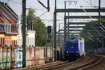 186 268-9 von  Rhenus-Logistik kommt mit einem Ekol-Zug aus Trieste(I) nach Zeebrugge(B)  kommt aus Richtung Köln-Süd und fährt durch Köln-Ehrenfeld in Richtung Grevenbroich,Jüchen,Rheydt,Mönchengladbach-Hbf,Viersen,Kaldenkirchen,Venlo(NL).
Aufgenommen vom Bahnsteig 3 in Köln-Ehrenfeld. 
Bei Sommerwetter am Mittag vom 4.9.2017.