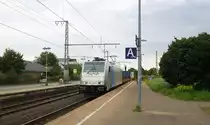 186 300-0 von Railpool kommt aus Richtung Mönchengladbach-Hbf mit einem Containerzug aus Rotterdam(NL) nach Mannheim(D)  und fährt durch den Rheydter-Hbf in Richtung Grevenbroich,Köln. 
Aufgenommen vom Bahnsteig 3 in Rheydt-Hbf.
Am Nachmittag vom 4.9.2017.