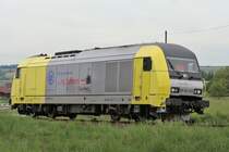 Zum Gl�ck gibt es noch Bahn�berg�nge an der Strecke Waldshut - Schaffhausen, sonst h�tte ich dieses Prachtsexemplar bei Neunkirch/CH nicht erwischt. Die Kamera lag, wie immer Schussbereit, auf dem R�cksitz als die Dispolok ER20-013 vorbeirauschte.