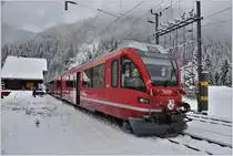 Für den R1433 mit Allegra 3504 war wegen eines umgestürtzten Baumes in Litzirüti Endstation. Umsteigen auf den Bus für die Weiterfahrt nach Arosa. (06.11.2017)