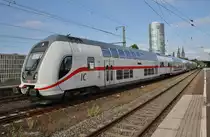 D-DB 50 80 86-81 854-1 durchfährt am 4.7.2017 mit dem IC2441 von Köln Hauptbahnhof nach Dresden Hauptbahnhof den Bahnhof Köln Messe/Deutz in östlicher Richtung. Schublok war 146 562-4.