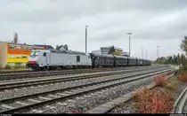 285 106 der IGE steht am 5. November 2017 mit einem leeren Zug aus VTG-Kieswagen in Friedrichshafen abgestellt.