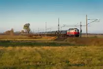 Am 07.11.2017 habe ich nach dem Feierabend den einzigen ,,planmäßigen,, bekannten Güterzug, in der beginnenden schönen Abendsonne bei WFDF Ferdinandshof  auf dem Chip bannen können. 232 658 kam aus WRS Westdeutsche Rail Service GmbHRostock Seehafen  über WSR Stralsund Hbf , WP Pasewalk  nach WDH Drögeheide  gefahren. Kurz hinter dem RE94113 folgte der Zug beladen mit den Pipeline-Rohren, die für den Bau benötigt werden für das Gas aus Russland.  
