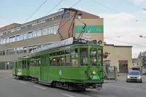 Be 4/4 450  Dante Schuggi  mit dem B3 702, fährt Richtung Haltestelle CIBA. Die Aufnahme stammt vom 30.10.2017.