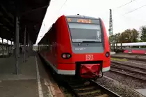 425 509-7 der S-Bahn Mittelelbe (DB Regio Südost) als S 39037 (S1) nach Schönebeck Bad-Salzelmen steht in ihrem Startbahnhof Stendal auf Gleis 5 bereit. [7.10.2017 | 12:48 Uhr]