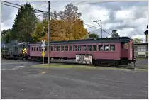 Cooperstown and Charlotte Valley Railroad. Zufällig kam ich in Milford/NY vorbei und ein Bahnübergang weckte mein Interesse. An diesem Samstag fand eine Fall Foliage (Indian summer) Fahrt statt, die ausgebucht war. Die MLW/ALCO RS-4 3051 ex Canadian National war damit beschäftigt einen Zug zusammenzustellen. (08.10.2017)