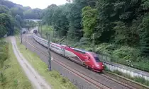 Ein Thalys aus Dortmund-Hbf(D) nach Paris-Nord(F) und kamm aus dem Aachener-Buschtunnel aus Richtung Aachen-Hbf und fährt in Richtung Hergenrath(B). 
Aufgenommen von einer Fußgängerbrückein Preusswald bei Aachen.
Bei Wolken am Abend vom 7.9.2017.
