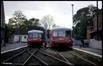 Triebwagen Treffen im Bahnhof Güsen am 19.10.1991 um 12.08 Uhr.
Rechts ist 172607 aus Ziesar angekommen und links steht 171051 aus Jerichow.