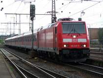 Die Br.146 220-9 fuhr am 16.05.07 als RE nach Stuttgart Hbf. Hier bei der Ausfahrt des Bahnhofs Aalen.