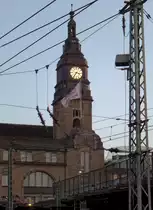 Hamburg-Hauptbahnhof am 12.10.2017: Westlicher Uhrturm (Ausgang Glockengießerwall) /