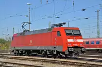 DB Lok 152 066-7 durchfährt den Badischen Bahnhof. Die Aufnahme stammt vom 31.10.2017.