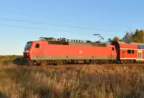 120 202-7 kommend aus dem Hagenower Land als RE1 in Richtung Hamburg. 3km östlich von Büchen 06.11.2017