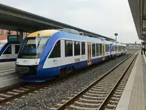 VT 873 ( HEX80598 ) steht im Bahnhof von Halberstadt am 02. November 2017 zur Weiterfahrt nach Blankenburg bereit.