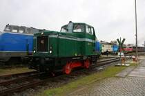 S 200 13 von Linke-Hoffmann-Busch durchfährt den Bereich des Historischen Lokschuppens Wittenberge der Dampflokfreunde Salzwedel e.V. während der Fahrzeugschau anlässlich der Herbstdampftage. [7.10.2017 | 14:28 Uhr]