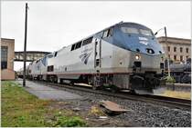 Zwei GE P42DC ziehen Zug 63  Maple leaf  Richtung Toronto. (09.10.2017)