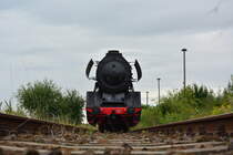 Diese 52er wartet ebenfalls auf eine bessre Zukunft. Sie wurde zum Teil neu gestrichen damit sie äußerlich besser erscheint. 

Staßfurt 05.08.2017