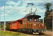 Von Walter's Bildern angeregt, machte ich mich auf die Suche nach dem  farige Bähnli  und fand diese Bild vom Sommer 1984 aus Gontenschwil.
Wie man sieht, hat sich das  farbige Bähnli  in all den Jahren nicht verändert. (Im Gegensatz zur WSB bzw. AAR, die teilweise kaum wiederzu erkennen ist.)
14. Juli 1984 