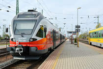 MAV 415 018 am 26.10.2017 im Bf Hegyeshalom(Gr) - Abfahrt 13:36 Uhr als EURegio ER 9445 Richtung Györ - 
Auf dem Nachbargleis ein GySEV-Regionalzug Richtung Csorna