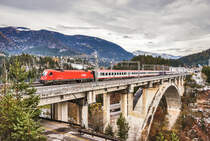 1216 004-2 fährt mit dem EC 31 (Wien Hbf - Klagenfurt Hbf - Udine - Venezia S. Lucia) in den Grenzbahnhof Tarvisio Boscoverde ein.
Aufgenommen am 11.11.2017.