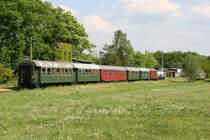 Bobzin der eingefahrene Sonderzug f�hrt nach kurzm Halt nach Hagenow zur�ck. Gezogen wird der Sonderzug aus L�neburg von der 1402 der D & D Eisenbahngesellschaft mbH. 06.05.2007