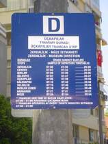 Abfahrtstafel der Stra�enbahn Antalya an einer Zwischenstation (Zugverkehr mo bis sa zwischen 7.00 und 21.00 Uhr jede halbe Stunde)
