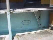 Herstellerschild in Beiwagentrittstufe (MAN 1960)Stra�enbahn Antalya