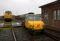 Die Draisine  Schienentrabbi  der Dampflokfreunde Salzwedel e.V. steht am Historischen Lokschuppen Wittenberge anlässlich der Herbstdampftage. [7.10.2017 | 15:22 Uhr]