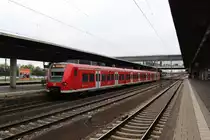 Am 25.10.2017 verlässt eine S2 nach Eberbach den Hauptbahnhof Heidelberg in Richtung Neckargemünd.