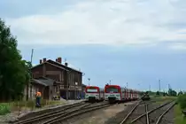 Die ehemaligen AKN VT2E haben sich gut verkauft. Der Nebenbahn Staßfurt-Egeln e.V. (NbSE) konnte sich 3 VT2E sichern welche sich am 5.8.17 im ehemaligen Bahnhof Egeln ausruhen.

Egeln 05.08.2017