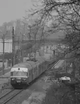 Der Winter kann jetzt kommen: SBB Historic RAe TEE II 1053 am Freitag, 17. November 2017 auf der Fahrt von Olten via Koblenz zum Stadler-Werk Bussnang durchfährt den Bahnhof Embrach-Rorbas. 

Vielen Dank, Julian für die Info, dass der TEE über diese Strecke verkehrte (anstatt über Kloten / Wallisellen)! 