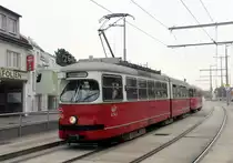 Wien Wiener Linien SL 26 (E1 4743 + c4 1325) XXII, Donaustadt, Kagran, Kagraner Platz (Hst. Kraygasse) am 18. Oktober 2017.