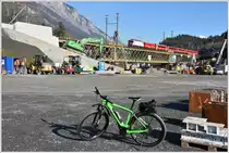 RE1741 mit Ge 4/4 II 624  Celerina/Schlarigna  bach Disentis auf der Hinterrheinbrücke bei Reichenau-Tamins. (16.11.2017)