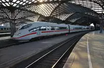 403 058-1  St.Ingbert  und 403 007-8  Oberhausen  stehen am Abend des 4.7.2017 als ICE615 von Dortmund Hauptbahnhof nach München Hauptbahnhof im Kölner Hauptbahnhof.