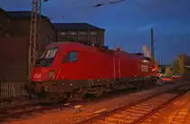 1116 129-8 der ÖBB steht am 18.11.2017 in Zwickau (Sachs) Hbf zur Wochenendruhe abgestellt. Sie war zu Schulungszwecken in Westsachsen zu Gast gewesen. 