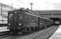 Eurovapor: BDe 3/4 Nr. 43 «Apfelsaft-Express» und Waggons der Swiss Classic Train, anlässlich der  Züriost-Founduefahrt  auf Gleis 5 im Hauptbahnhof Winterthur.  Im Bild befindet der Fondue-Express bei der Abfahrt nach St. Gallen. Sonntag, 19. November 2017 

(Route des Foundue-Express: Effretikon-Winterthur-Elgg-St. Gallen-Romanshorn-Ermatingen-Schaffhausen-Eglisau-Bülach-ZH Seebach-Effretikon-Winterthur-Elgg.)