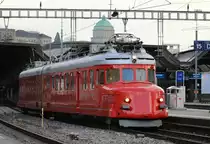 Nicht nur die Foduefahrt mit dem BDe 4/4 fand heute statt, auch der roter Doppelpfeil  Churchill  war anlässlich der Brunchfahrt am 19. November 2017 unterwegs. Der  Churchillpfeil  fährt im Bild, nach dem Ende der Runfahrt, auf Gleis 15 aus dem HB Zürich zum Depot F, wo sie häufig  zu sehen/abgestellt ist. Im Hintergrund sieht man noch die ETH Zürich und die Universität Zürich.

Es hätte fast ein schönes Treffen mit dem RAe 4/8 Nr. 1021 und dem BDe 3/4 Nr. 43 gegeben, wenn nur der Fonduezug nur 5 Minuten länger im Bf. Effretion gewartet hätte... 