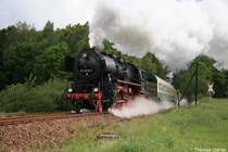 Himmelfahrtstour der IG Dampflok Nossen e.V am 17.05.07 von Nossen �ber Freiberg nach Hainichen und retour: 52 8079 verl�sst mit Volldampf den Zellwald und wird gleich Gro�voigtsberg erreichen.