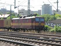 372 009-1 mit Containerzug von Tschechien komment kurz vorm G�terbahnhof Dresden-Friedrichstadt.18.05.07