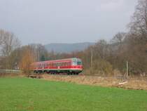 Entlang der Wiesent f�hrt die Strecke von Forchheim in Richtung Fr�nkische Schweiz. Ein Vt614 kurz vor dem Hp Pretzfeld