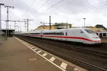 808 043-4 (Tz 243  Bautzen/Budyŝin ) und 402 008-7 (Tz 208  Bonn ) als ICE 587 (Linie 25) bzw. ICE 537 (Linie 25) von Oldenburg(Oldb) von Hamburg-Altona verlassen den Bahnhof Fulda auf Gleis 4. [22.10.2017 | 14:00 Uhr]